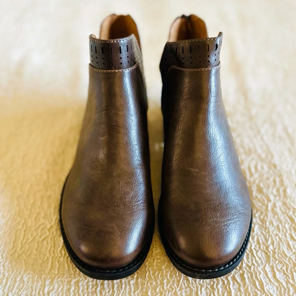 EuroSoft by Sofft Brown Laser Cut Out Ankle Boots / Booties Size 6 NEW. - Picture 3 of 9